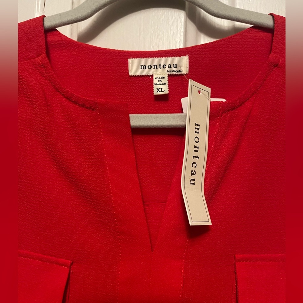 ♥️ Monteau NWT Women's Red Sleeveless Top